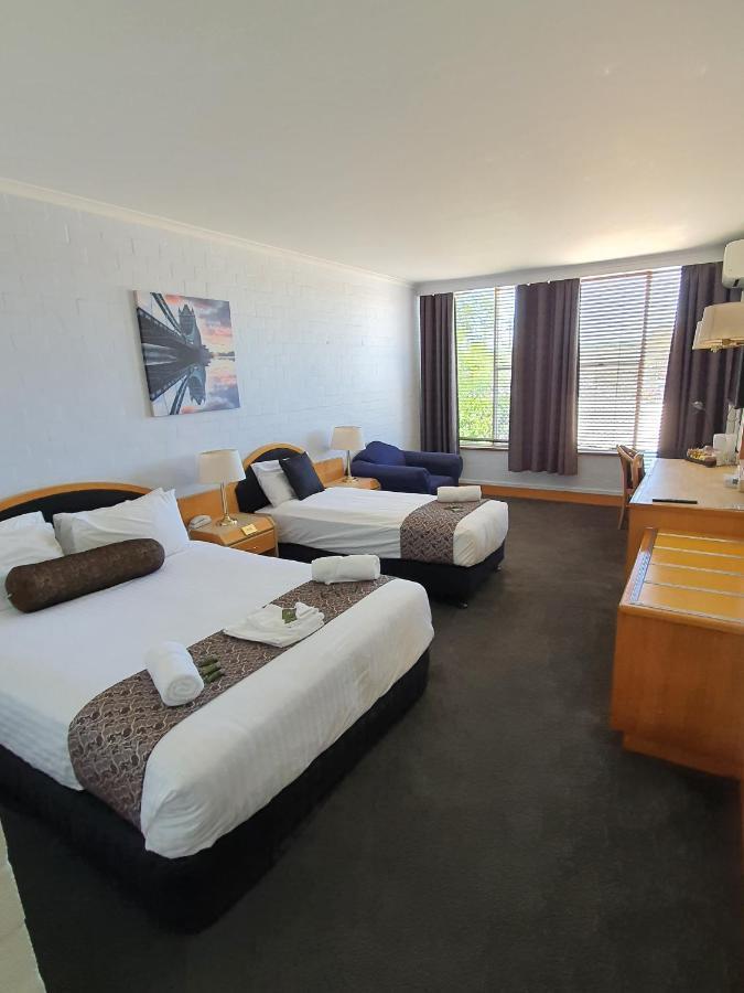 Capital Airport Motel Куинбиан Экстерьер фото
